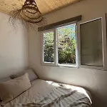 בית נופש Rustic With Pond And Deck אלג'זור