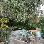 Rustic With Pond And Deck בית נופש *