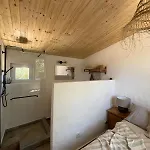 בית נופש Rustic With Pond And Deck