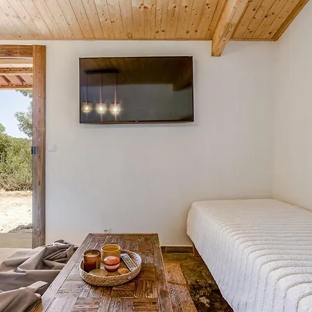 Rustic With Pond And Deck * אלג'זור