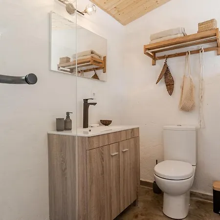 Rustic With Pond And Deck Aljezur