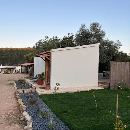 Rustic With Pond And Deck בית נופש *