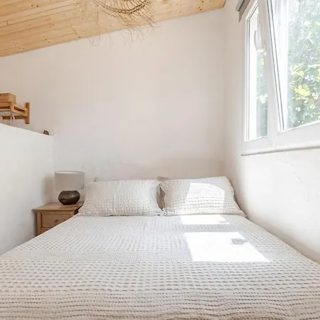 Rustic With Pond And Deck Holiday home