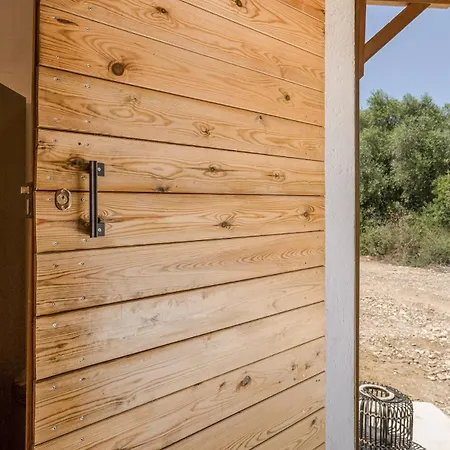 Rustic With Pond And Deck Aljezur