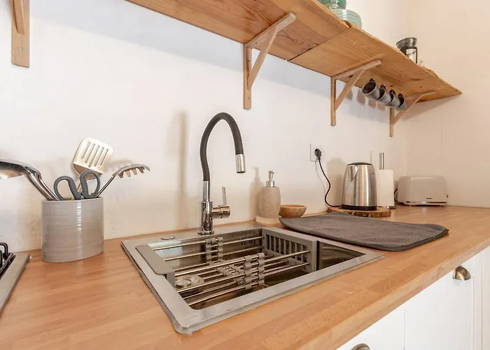 Rustic With Pond And Deck 펜션 *