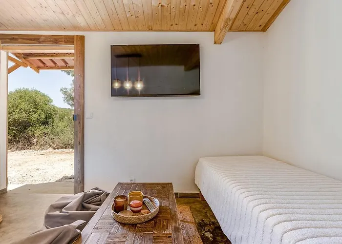 Rustic With Pond And Deck * 阿尔热祖尔