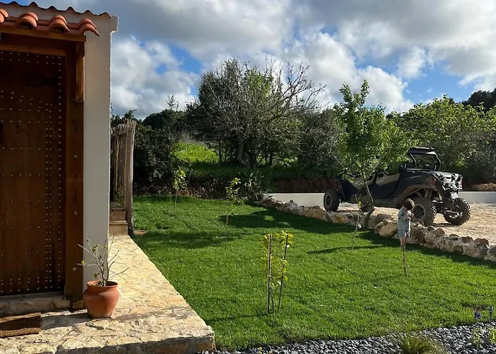 Rustic With Pond And Deck 阿尔热祖尔