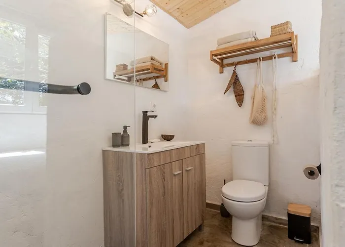 Rustic With Pond And Deck 阿尔热祖尔