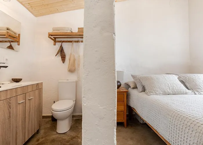 Rustic With Pond And Deck * 阿尔热祖尔