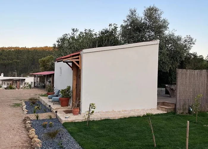 Rustic With Pond And Deck 펜션 *