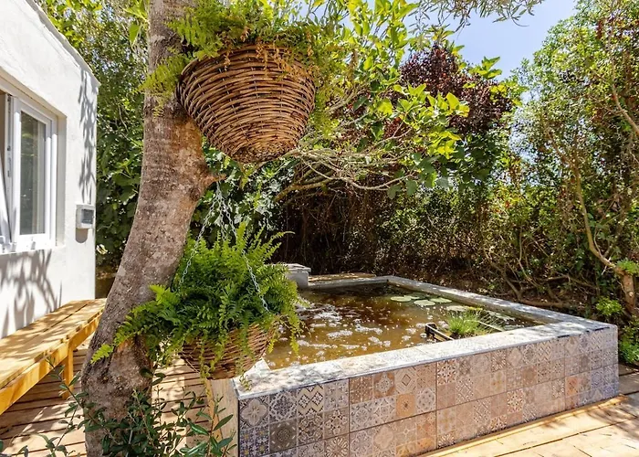 Rustic With Pond And Deck 알제주르