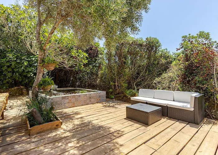 Rustic With Pond And Deck * 알제주르