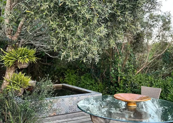 Rustic With Pond And Deck 度假居 *