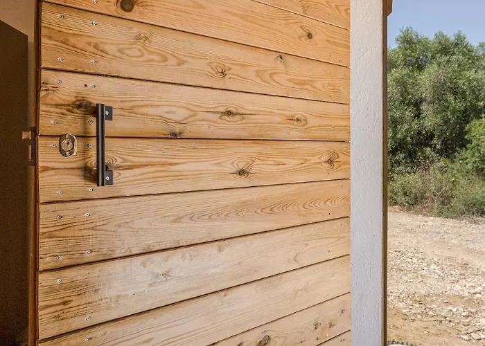 Rustic With Pond And Deck 알제주르