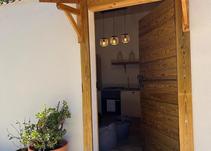 Rustic With Pond And Deck * 알제주르