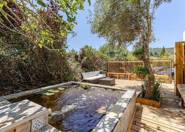 펜션 Rustic With Pond And Deck