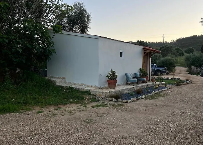 Rustic With Pond And Deck 펜션 알제주르