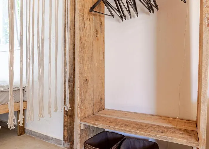 Rustic With Pond And Deck * 阿尔热祖尔