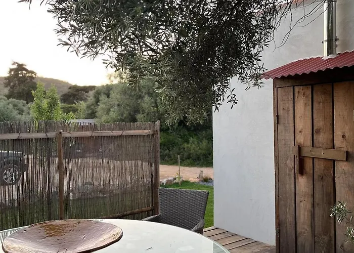 Rustic With Pond And Deck 펜션