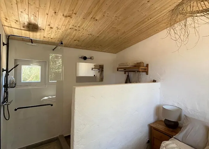 度假居 Rustic With Pond And Deck