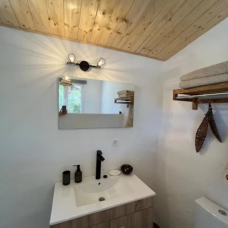 別荘 Rustic With Pond And Deck
