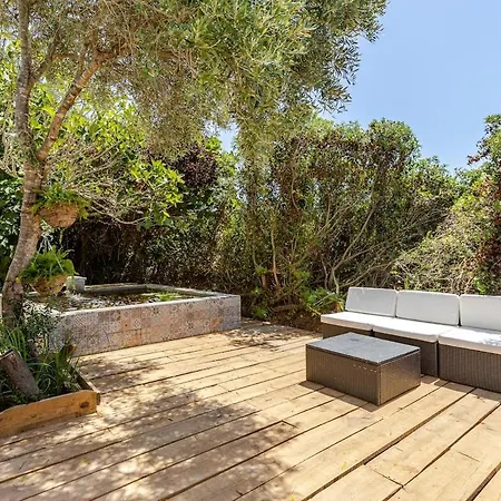 Rustic With Pond And Deck * アルジェズール
